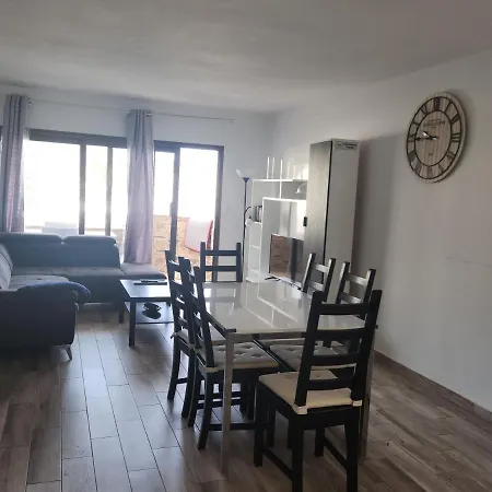 Modern Ground Floor , A Few Steps From The شقة